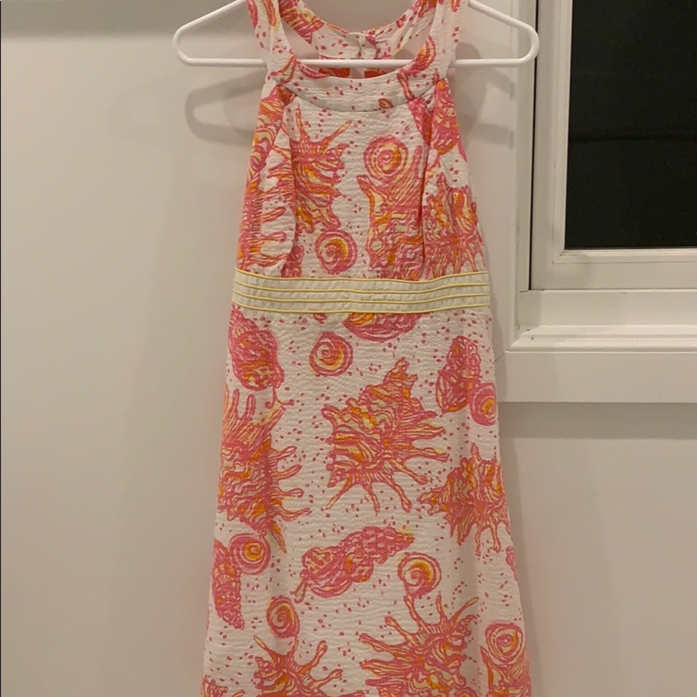 Cute pattern lily Pulitzer dress, with a fun back